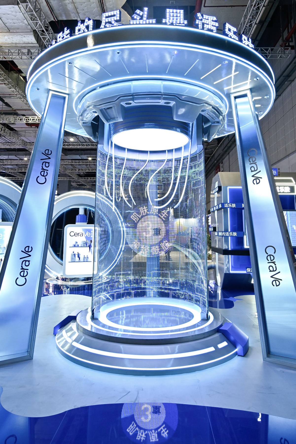 展台中央.jpg 展台中央.jpg