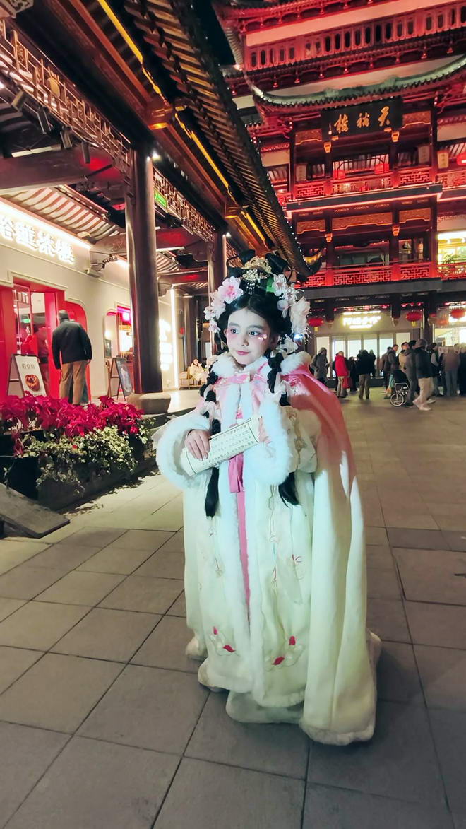 CC汉服外国游客 (2).jpg