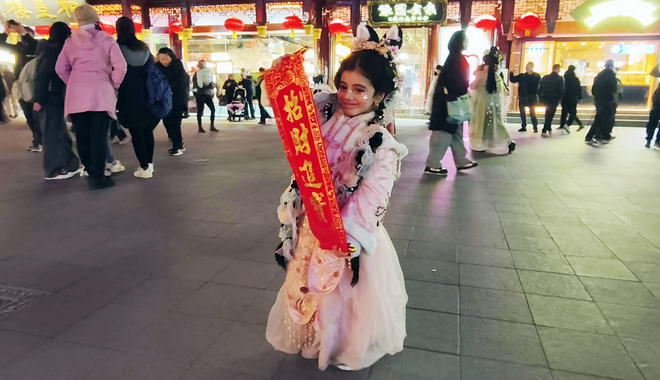 CC汉服外国游客 (1).jpg