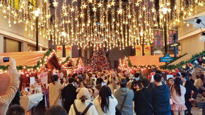 上海外滩中央广场举办德国圣诞集市：防疫新阶段线