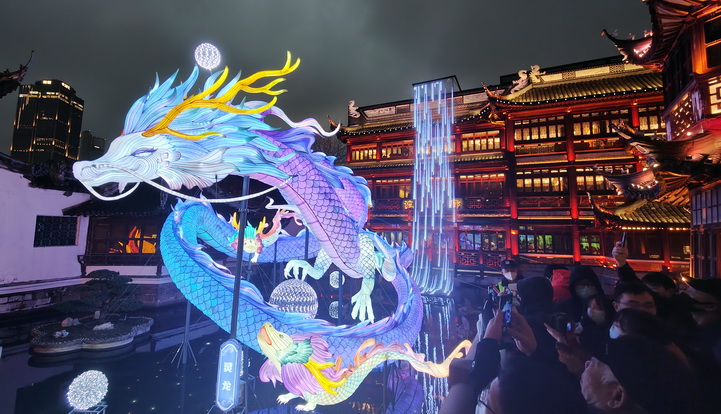 上海：龙年春节民俗艺术灯会亮灯 豫园龙宫仙境展